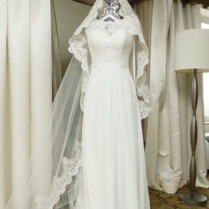 Wedding Dress - Ivory Size 2P